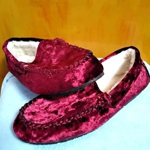 Lands End Ruby colored Crushed Velvet Fur lined Slippers Sz 10